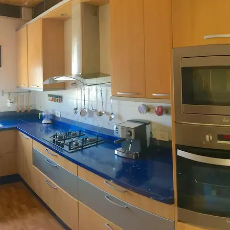 Vakantiehuis Blanca Tenerife - Complete House - Terrace And Bbq, 5 Minutes From The And Airport