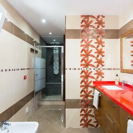 Vakantiehuis Blanca Tenerife - Complete House - Terrace And Bbq, 5 Minutes From The And Airport *