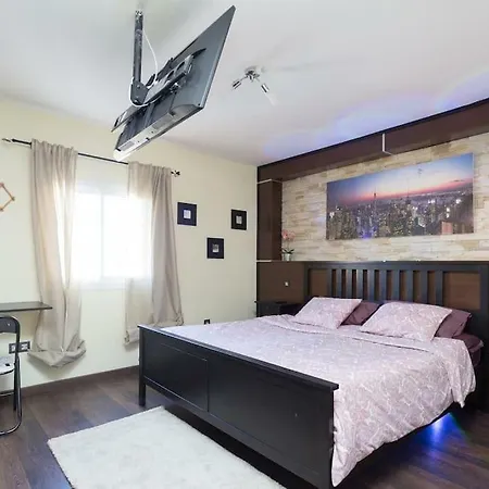 Vakantiehuis Blanca Tenerife - Complete House - Terrace And Bbq, 5 Minutes From The And Airport *