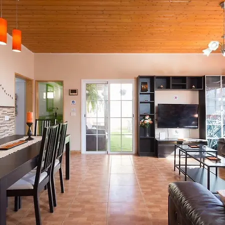 Blanca Tenerife - Complete House - Terrace And Bbq, 5 Minutes From The And Airport * San Isidro (Tenerife)